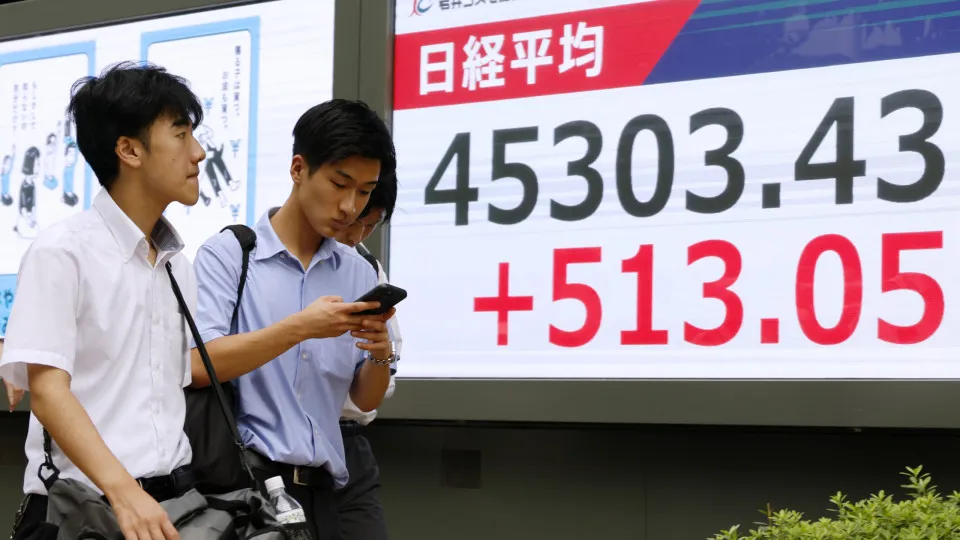 Bolsa de Tóquio abre om Nikkei a subir 1,30%