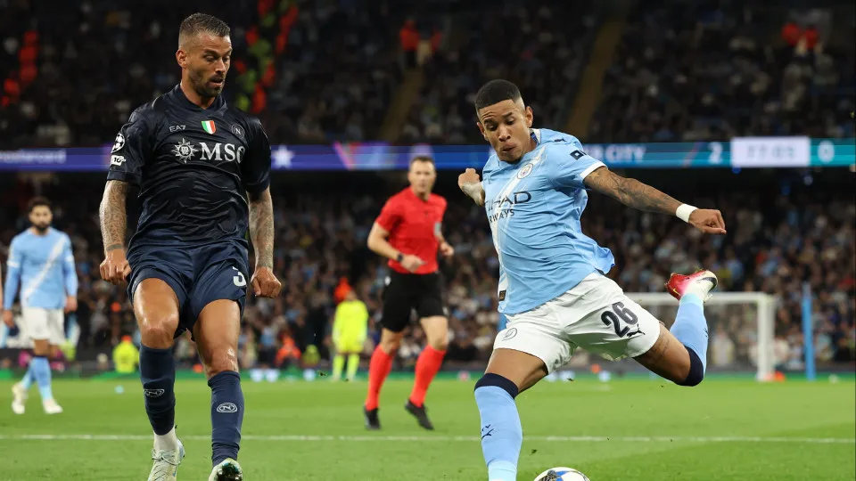 Oficial: Internacional brasileiro Savinho renova com Manchester City
