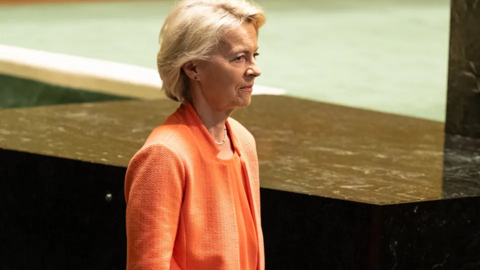 Von der Leyen e Trump defendem fim das receitas dos combustíveis russos