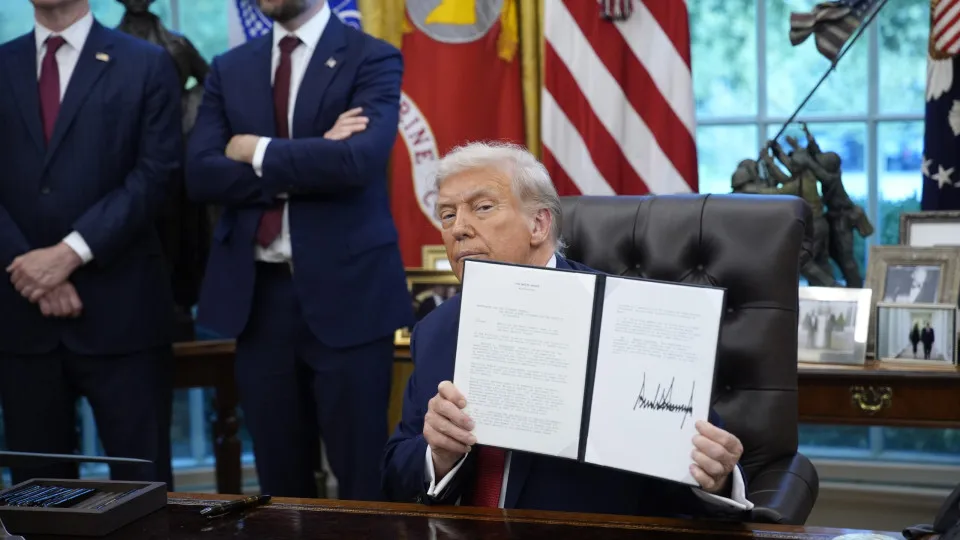Trump anuncia taxas de 100% sobre todos os produtos farmacêuticos
