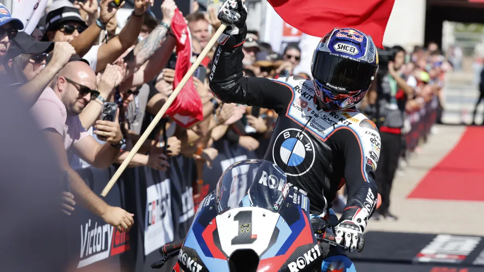 Toprak Razgatlioglu sagra-se campeão de Superbikes pela terceira vez