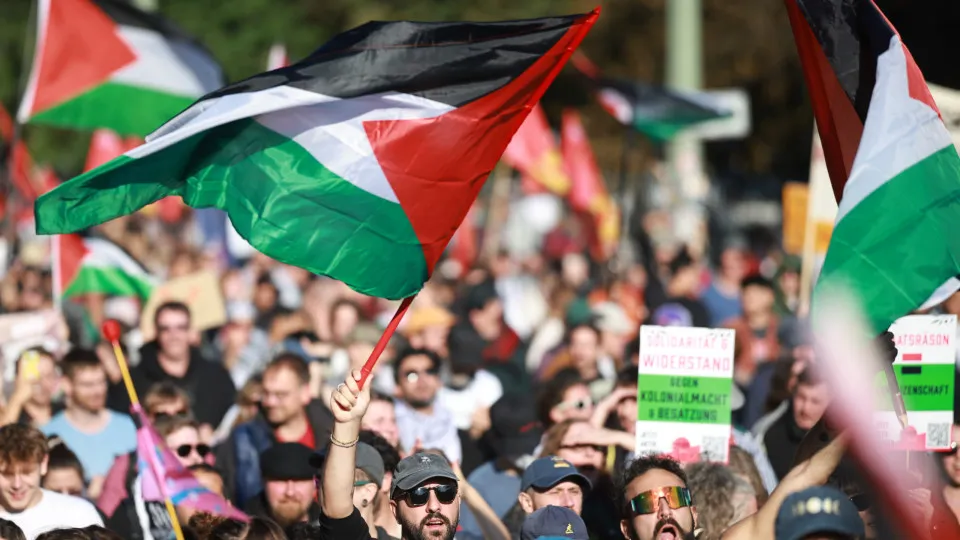 Manifestações em Berlim contra Israel juntam entre 60 a 100 mil pessoas