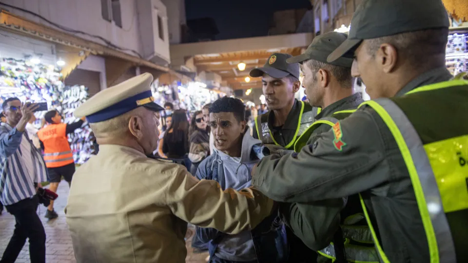 Protestos de jovens levam a confrontos em várias cidades de Marrocos