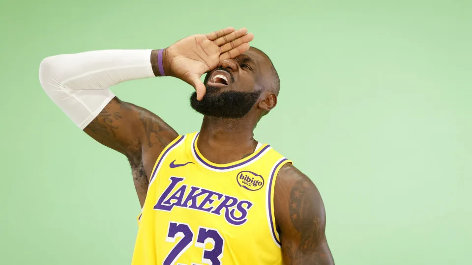 LeBron James cumpre 23.ª época na NBA. Será o ano de despedida?