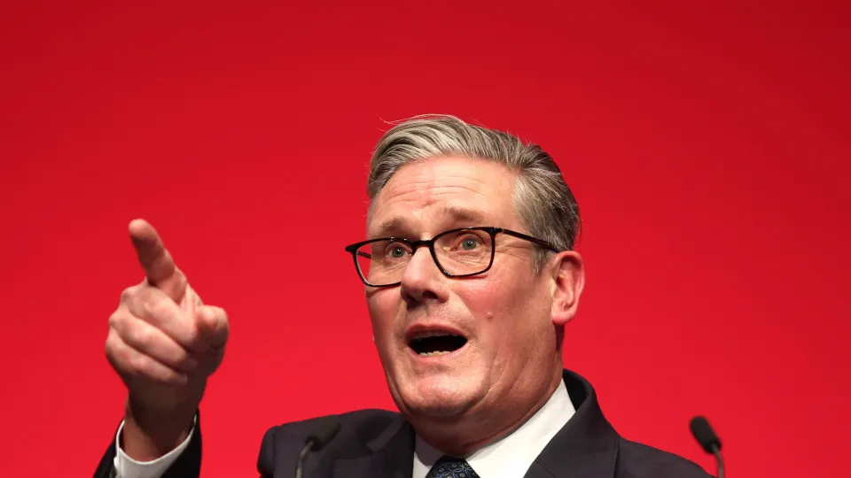 Keir Starmer alerta para racismo contra imigrantes no Reino Unido