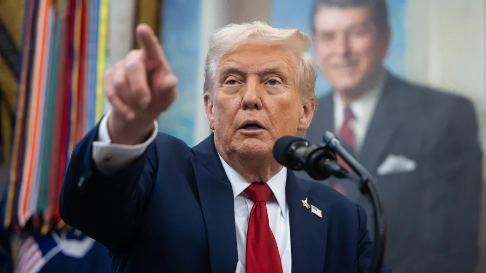 Após bloqueio de tropas em Portland, Trump anuncia envio para Chicago