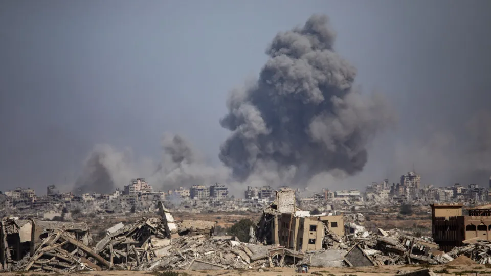 Israel continua a bombardear Gaza após anúncio do Hamas e apelo de Trump