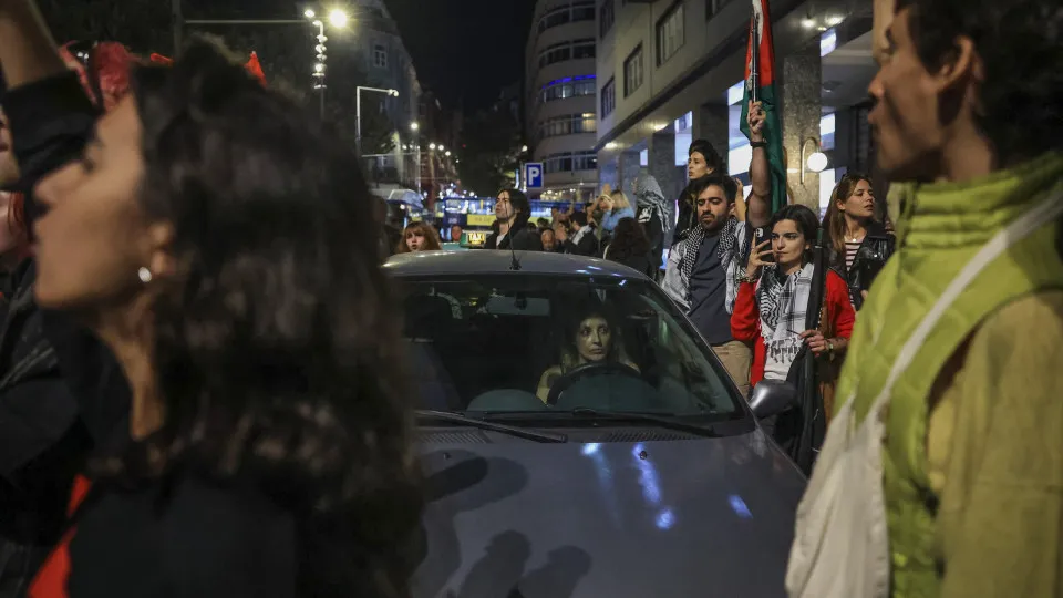 Trânsito retomado no Porto após corte por manifestantes pró-Palestina