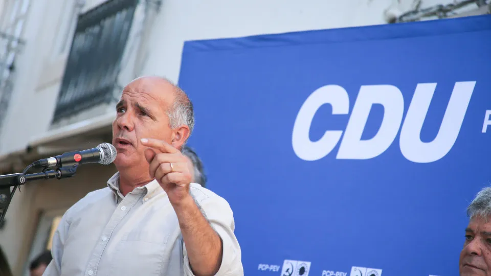 PCP quer ouvir Rangel e Nuno Melo no Parlamento sobre aviões nas Lajes