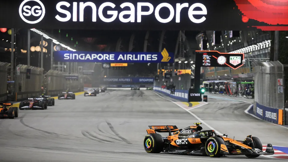 George Russell vence GP de Singapura e McLaren é campeã de construtores