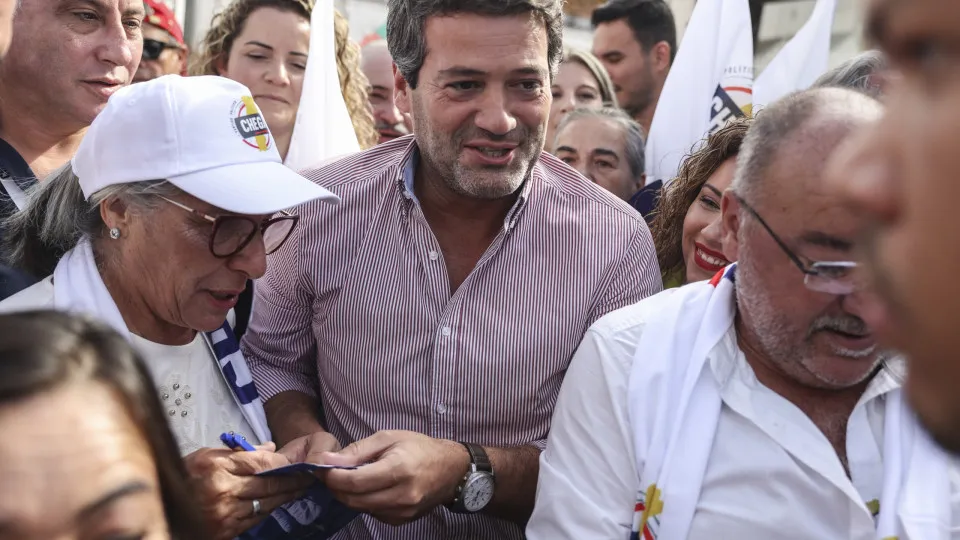 Ventura prefere aumento permanente de pensões. "Populismo", acusa