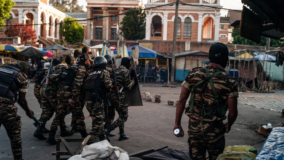 Militares anunciam tomada do poder após destituição em Madagáscar