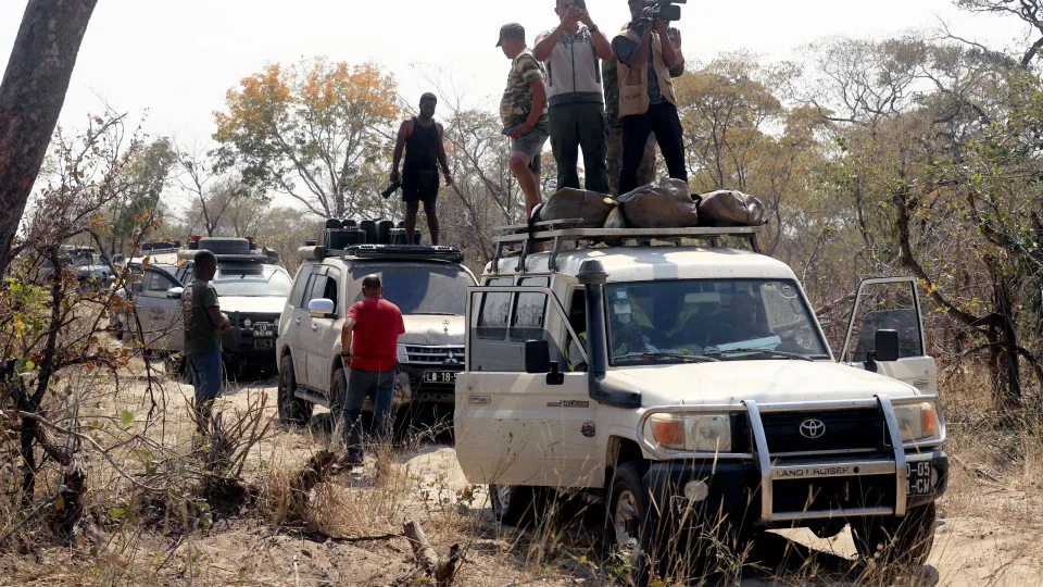 Aventureiros sem medo atravessam Angola até ao fim da picada