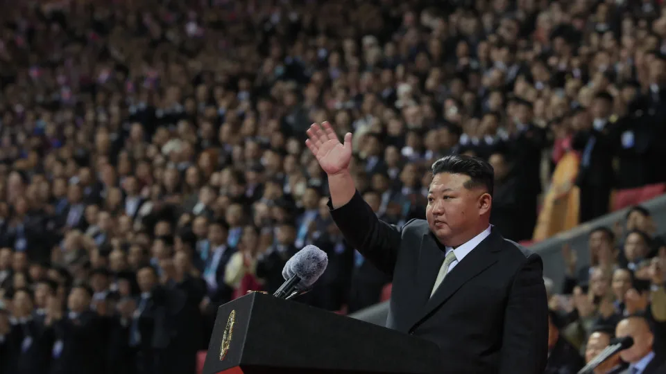 Coreia do Norte revela míssil "mais poderoso" do país em desfile sem Xi e Putin