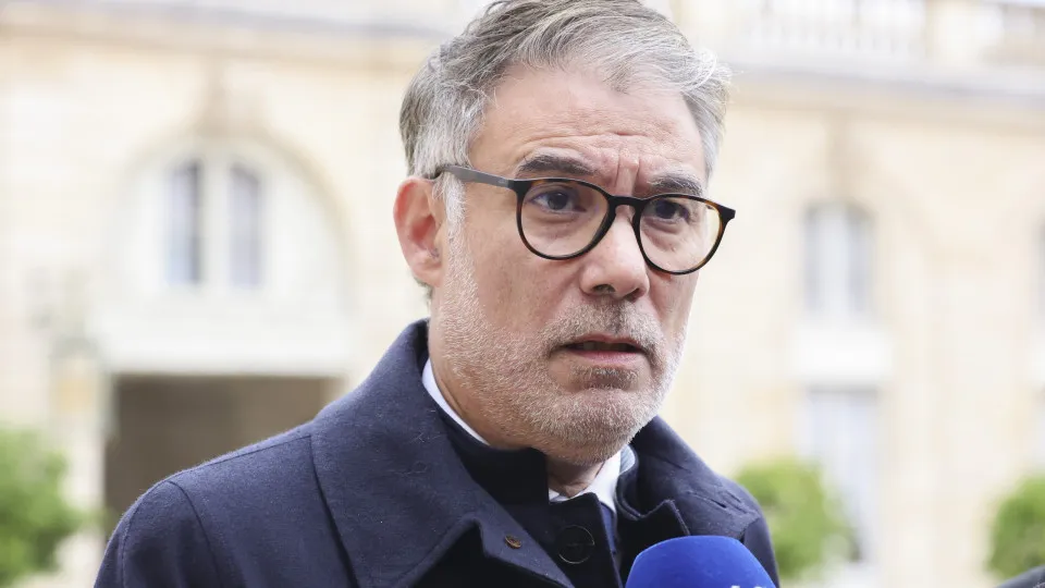 Líder do PS assegura que "não há acordo" com primeiro-ministro Lecornu