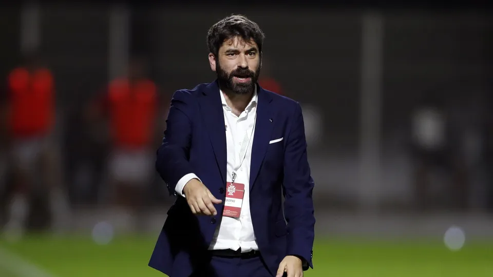 Luís Freire está mais preocupado com Gibraltar do que com piso sintético