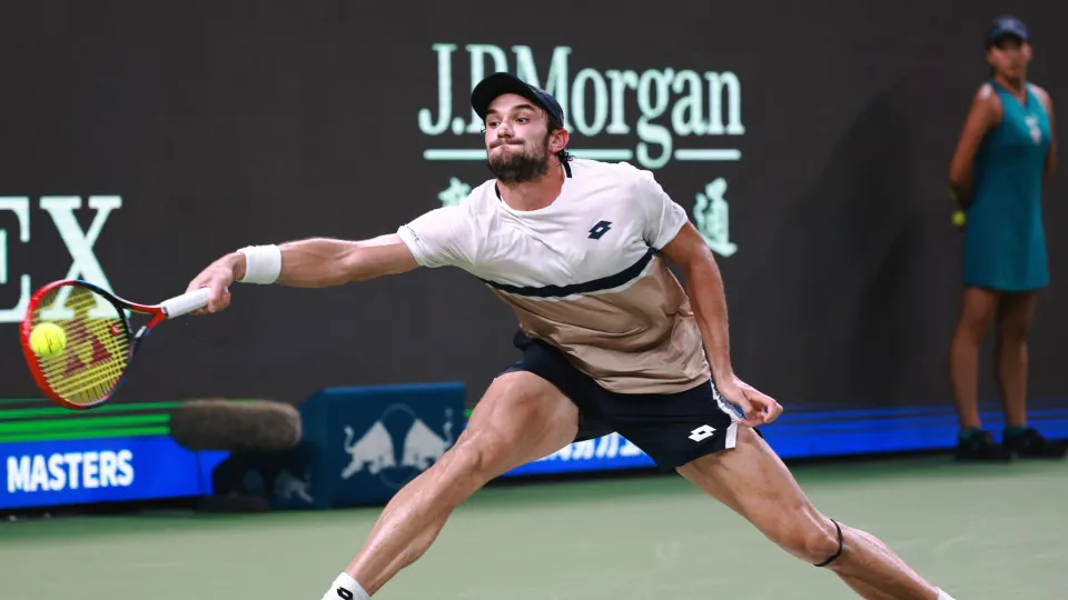 Monegasco Vacherot faz história ao eliminar Djokovic no Masters de Xangai