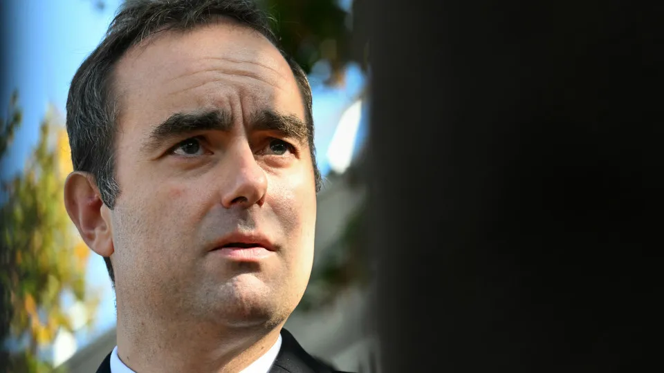 Lecornu com governo de missão para apresentar orçamento até final do ano