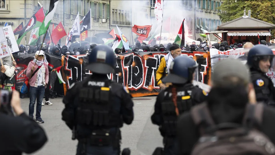Manifestação pró-Palestina degenera em confrontos violentos em Berna