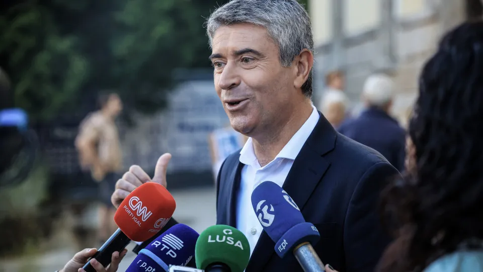 Carneiro antecipa longa noite eleitoral com tudo "muito empatado"