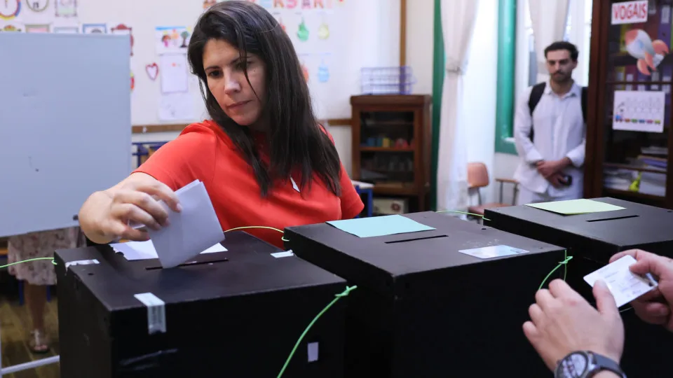 Mariana Mortágua considera um "bom sinal" o tempo que aguardou para votar