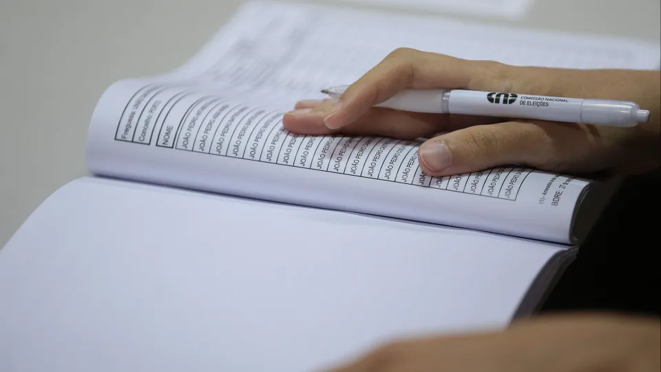 Afluência às urnas é de 21,72% até às 12h00, maior do que em 2021