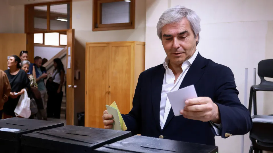 Líder do CDS não conta com abstenção "muito alta" após longa espera para votar