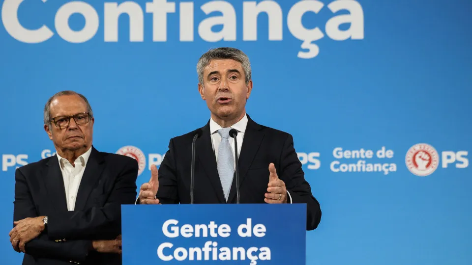 Carneiro diz que "PS voltou" mas assume menos câmaras do que AD