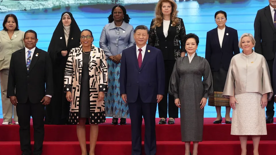 Xi Jinping apela ao reforço da participação das mulheres na vida política