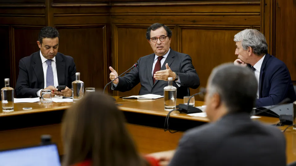 Ministro da Economia diz que falta mão-de-obra em Portugal para construir