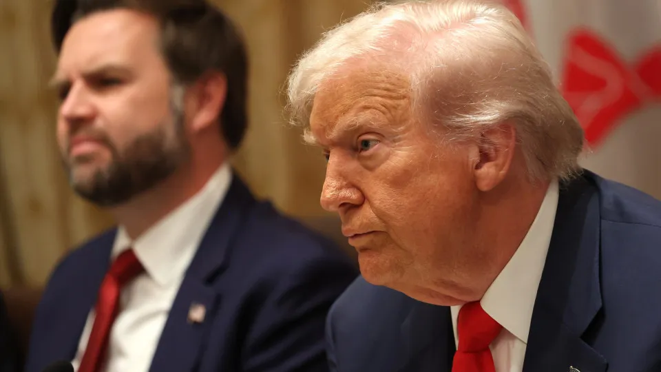 Trump avisa Hamas para entregar armas ou será desarmado pela força