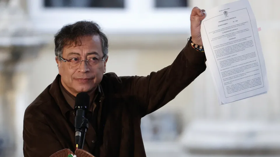 Líder da Colômbia propõe integração das polícias para combater droga