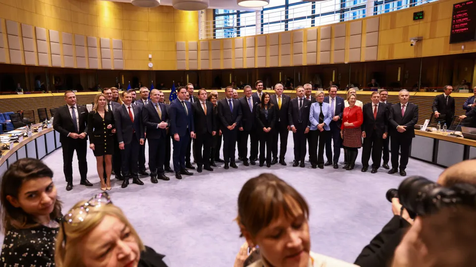 Ministros da Agricultura debatem preços de adubos e medidas para mitigar
