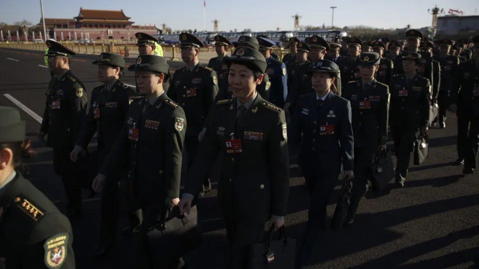 Coronel diz que China quer ter forças armadas ao nível dos EUA até 2049