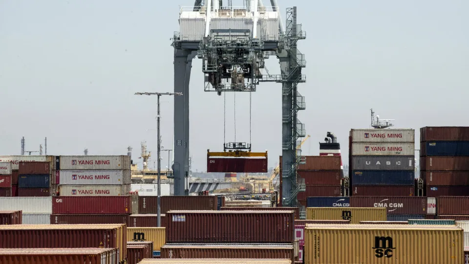 Parlamento iraniano quer cobrar portagem no estreito de Ormuz