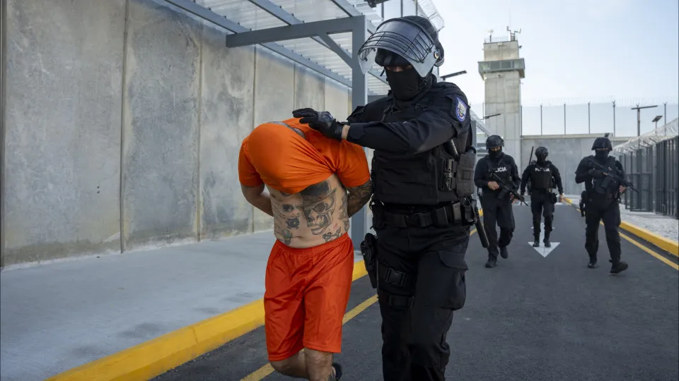 Equador. Sete pessoas acusadas por assassinato de candidato à presidência