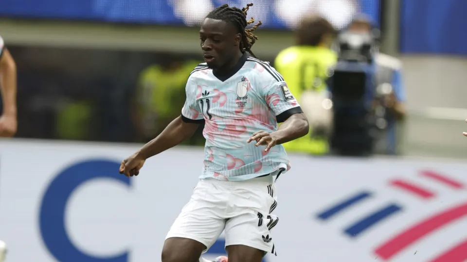 Jérémy Doku renova contrato com o Manchester City até 2031
