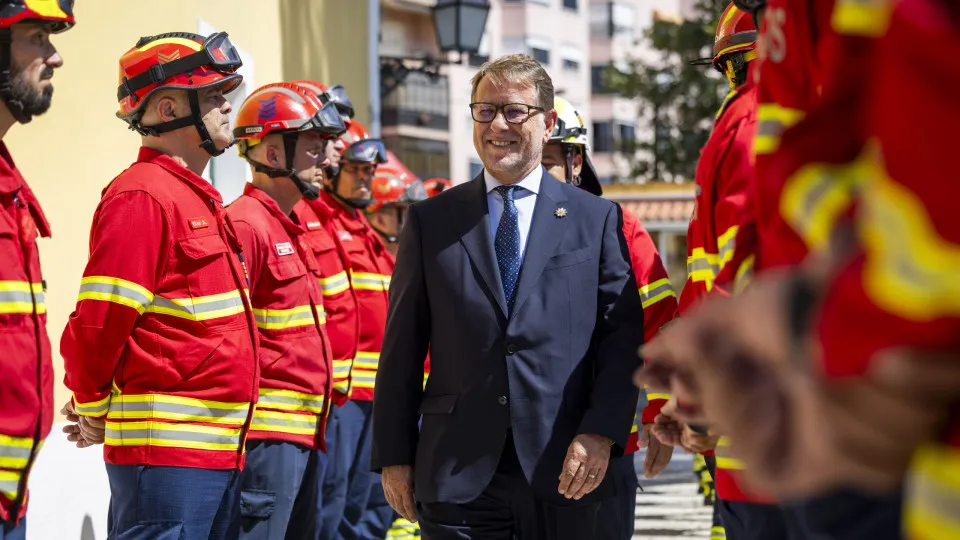 Luís Neves diz-se "totalmente legitimado" para continuar no Governo