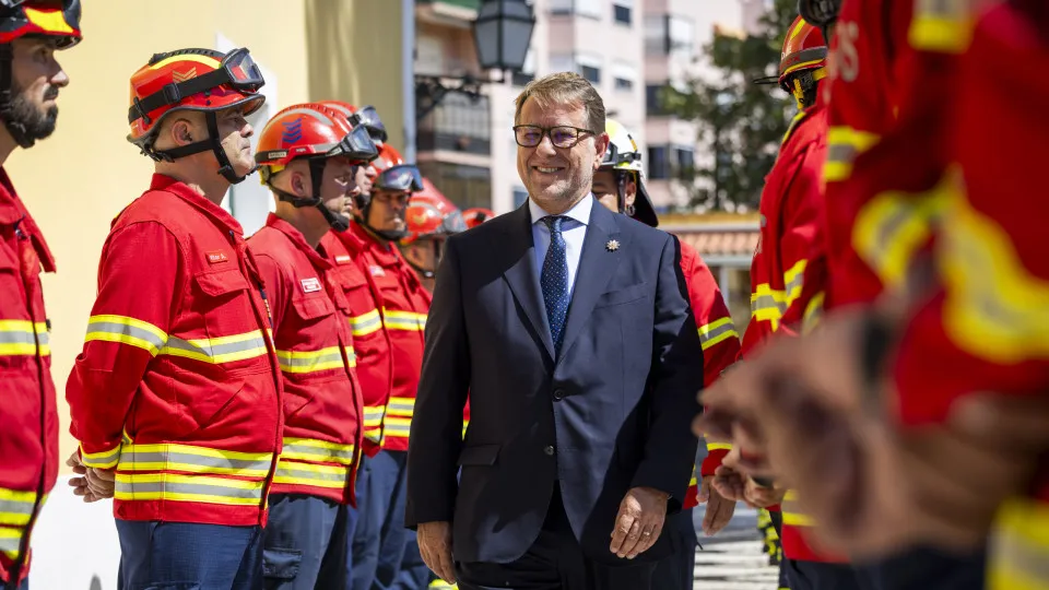Luís Neves diz-se "totalmente legitimado" para continuar no Governo