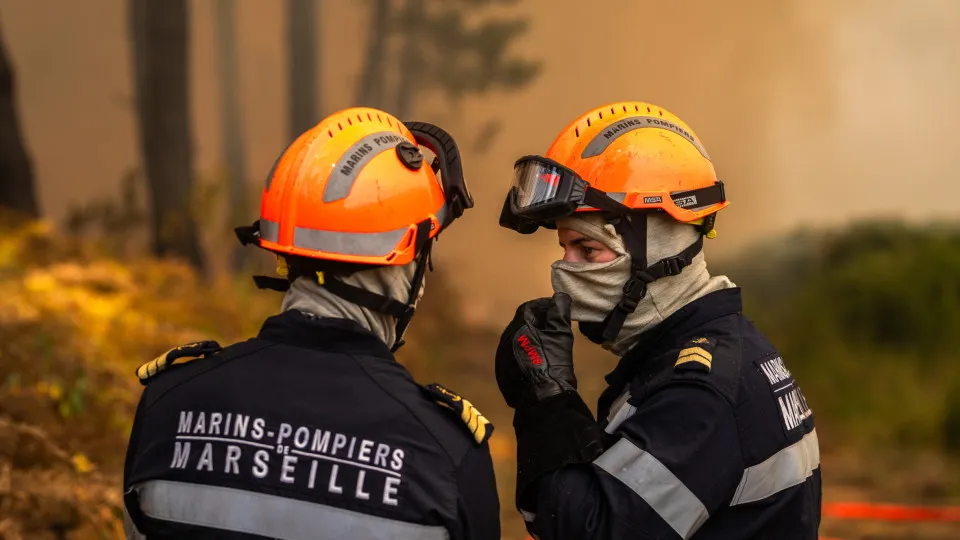 Incêndios em França: Houve 402 detenções (incluindo de 156 menores)