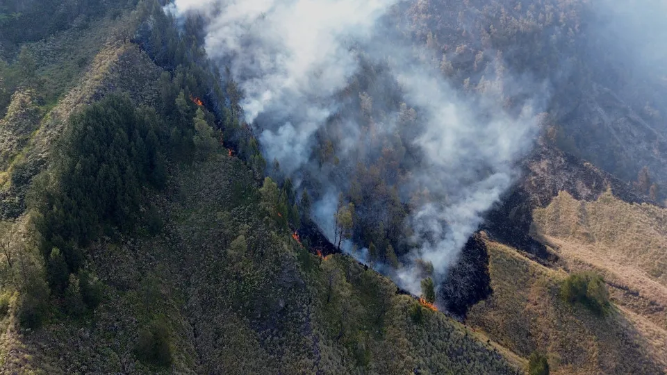 Fogos na Indonésia mobilizam mais de 48.000 bombeiros e encerram escolas