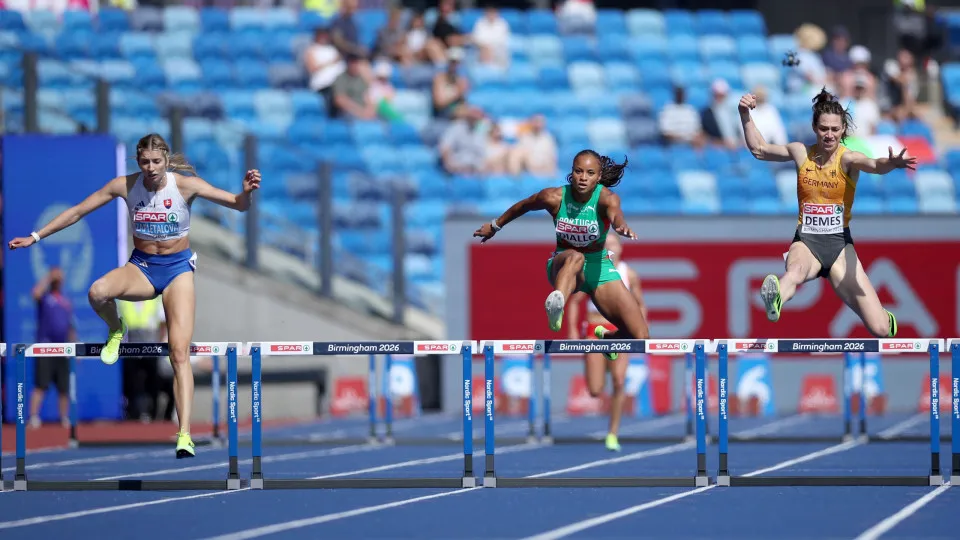 Fatoumata Diallo compete na final dos 400 metros barreiras nos Europeus