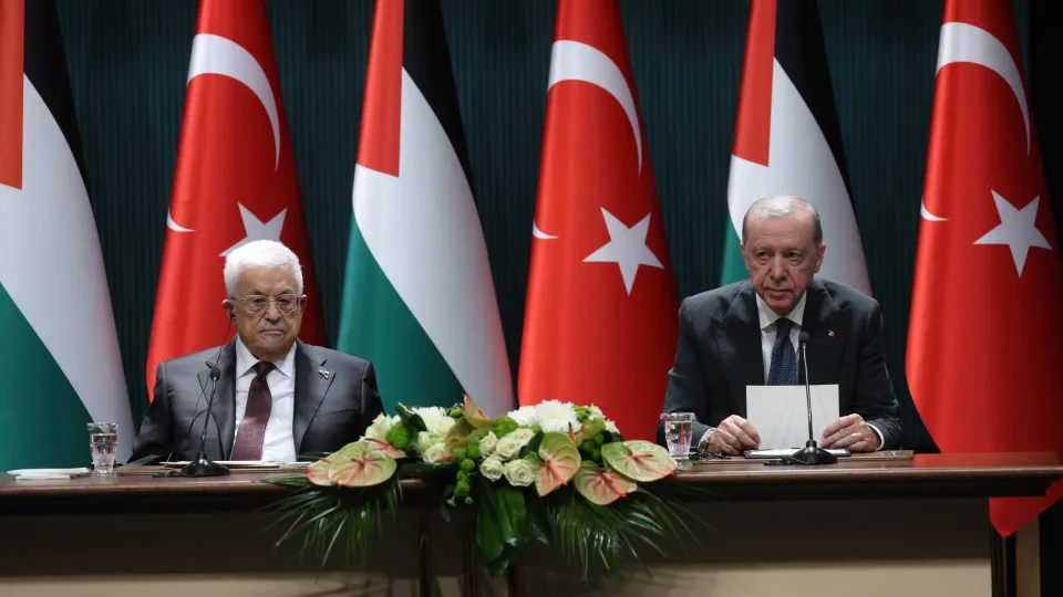 Israel procura "apagar a Palestina da agenda mundial", acusa Erdogan