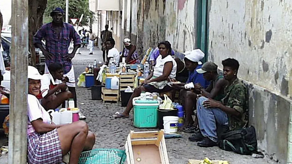 Cabo-verdianas na economia informal recebem menos 40% que os homens