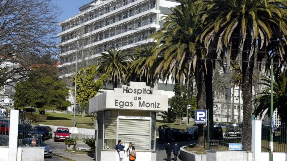 Riscos em serviço do Egas Moniz? "Acompanhamos através da presidente"