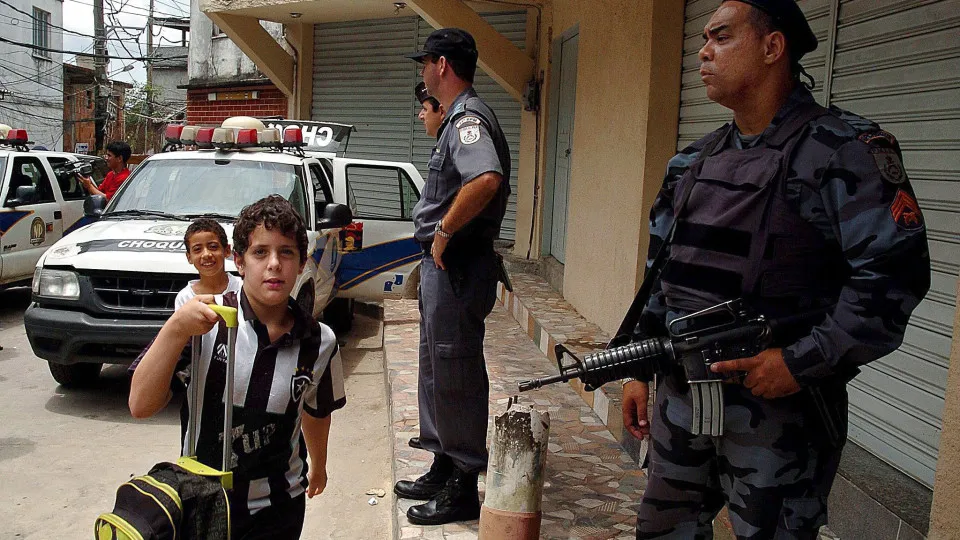 Rio de Janeiro recupera bónus para polícias que matem alegados criminosos