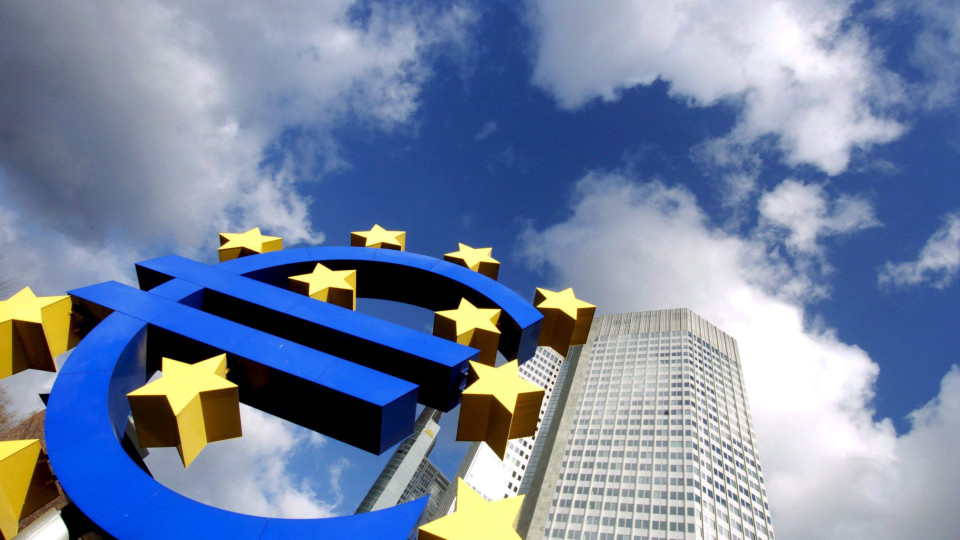 Economia da zona euro cresce 1,9% este ano e 1,7% no próximo