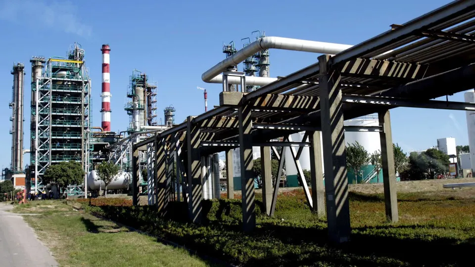 Cotação do barril Brent cai 0,76% para 54,70 dólares