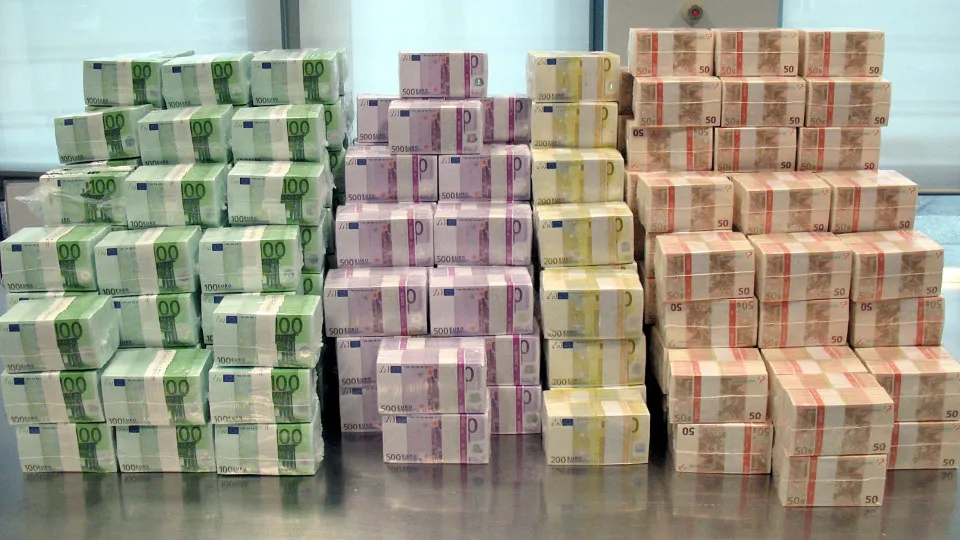 Margem financeira desceu e comissões representam 30% da receita