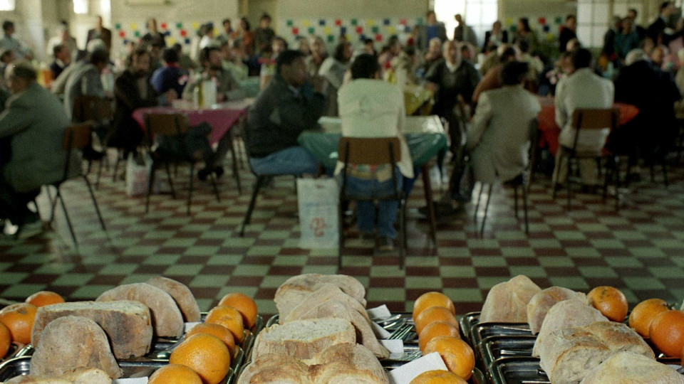 Sopa dos Pobres foi criada há anos, mas ainda existe. Problemas persistem